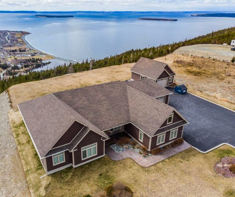Read more about the article Topsail Bluff Home For Sale In Paradise