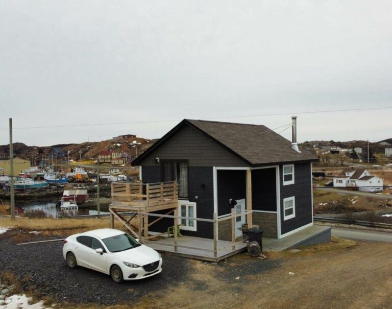 Read more about the article 100 Year Old Renovated Saltbox For Sale In Twillingate