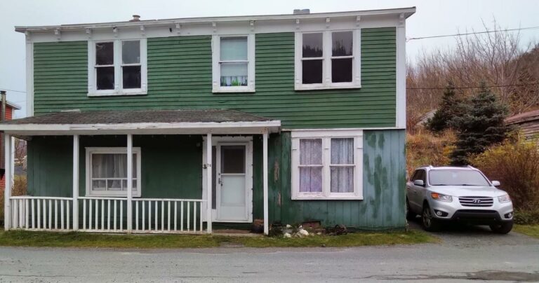 Read more about the article Newfoundland Salt Box House From The 1880’s In Tors Cove