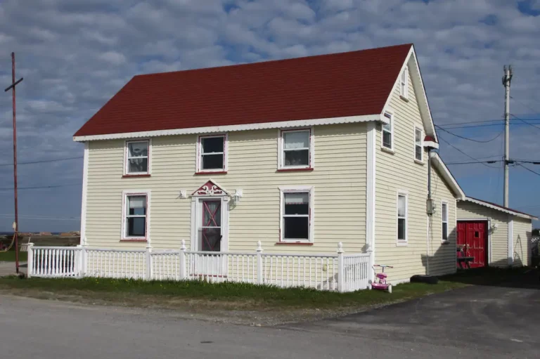 Read more about the article The Coles House Vacation Rental In Savage Cove