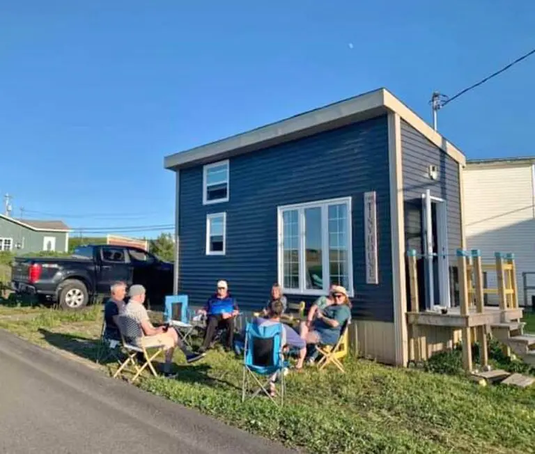 Read more about the article This Newfoundland Tiny House For Sale Is Just Too Cute