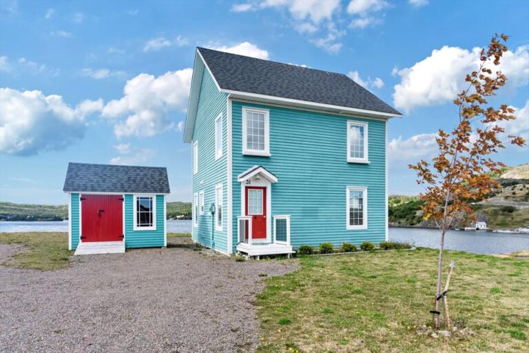 Read more about the article Oceanfront Saltbox Home In Trinity For Sale